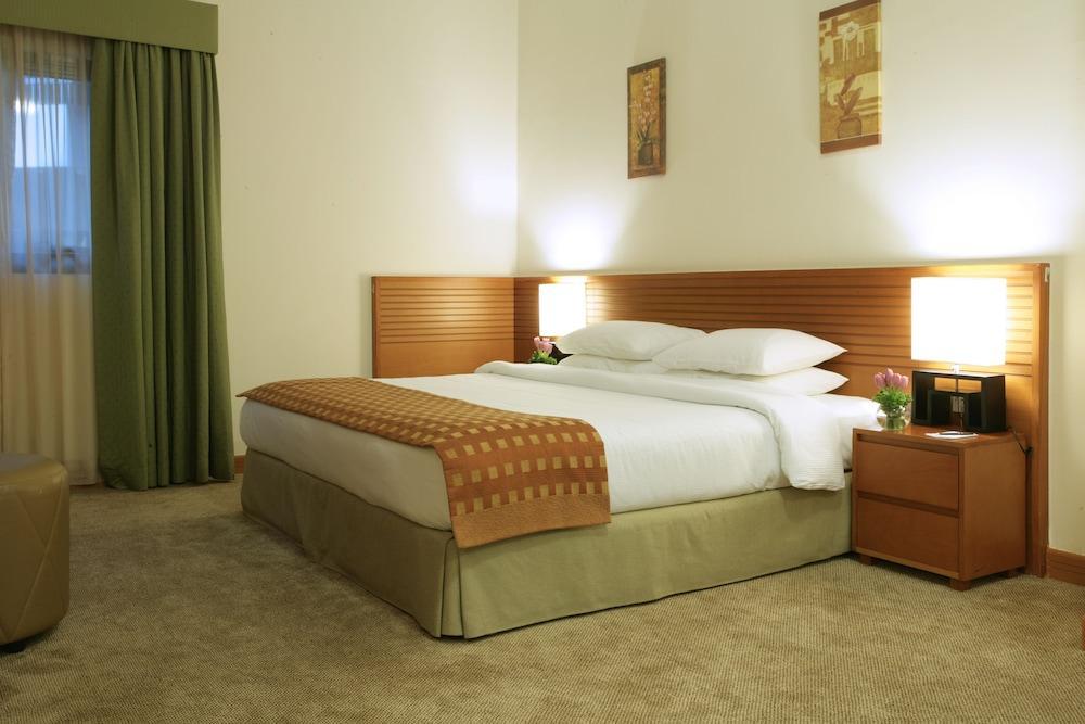Отель Ramada & By Wyndham 4*